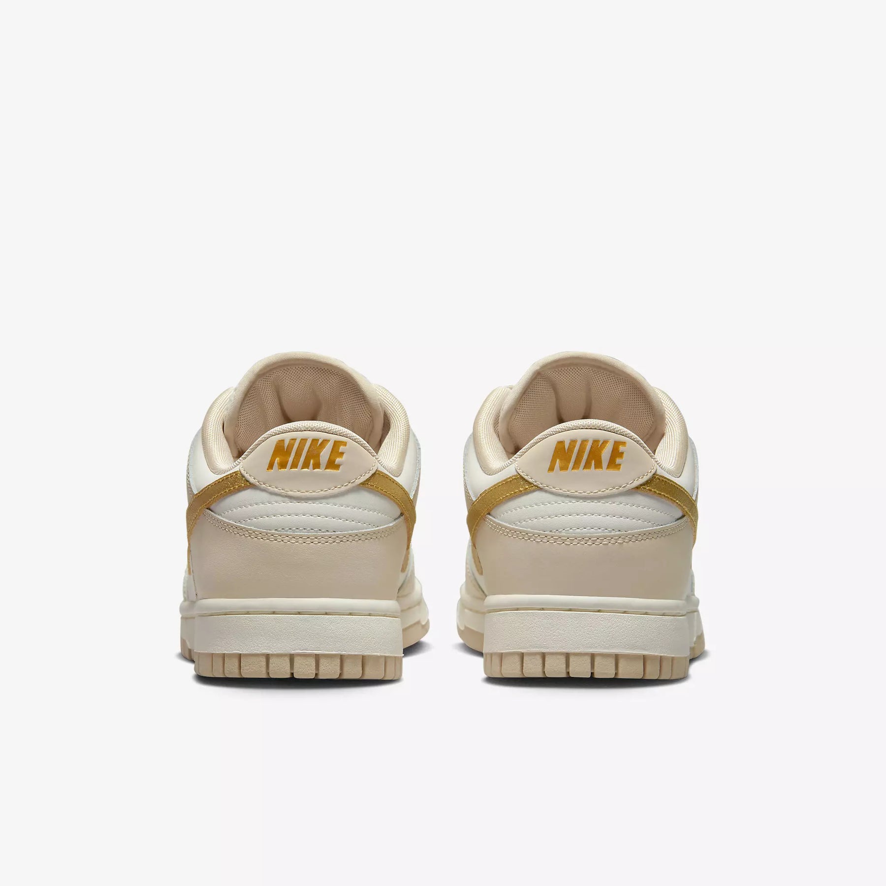 Nike Dunk Low - Phantom Metallic Gold - Artigo de grife