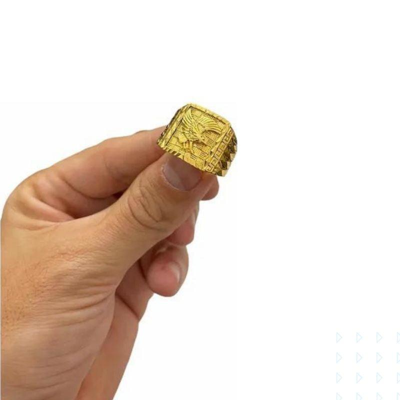 Anel Masculino Com Águia Banhado A Ouro 18K - Artigo de grife